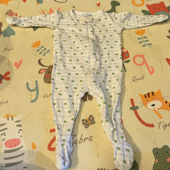 4 6 Month Zipper Sleepers - Picture 8 of 9